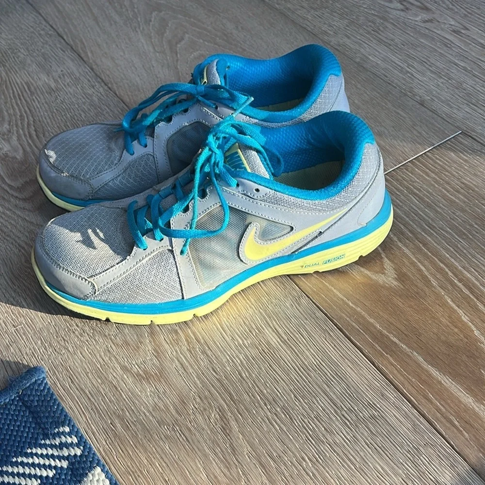 Women’s Nike‎ Size 10 Dual Fusion Run Sneakers